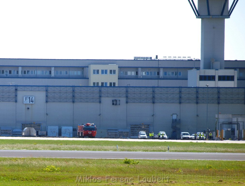 Lufthansa Airbus A 380 zu Besuch Flughafen Koeln Bonn P001.JPG